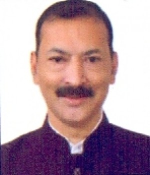 महेश जीना